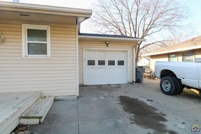$209,000 | 919 Henry Street, Emporia, KS 66801