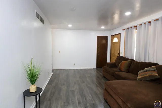 $209,000 | 919 Henry Street, Emporia, KS 66801