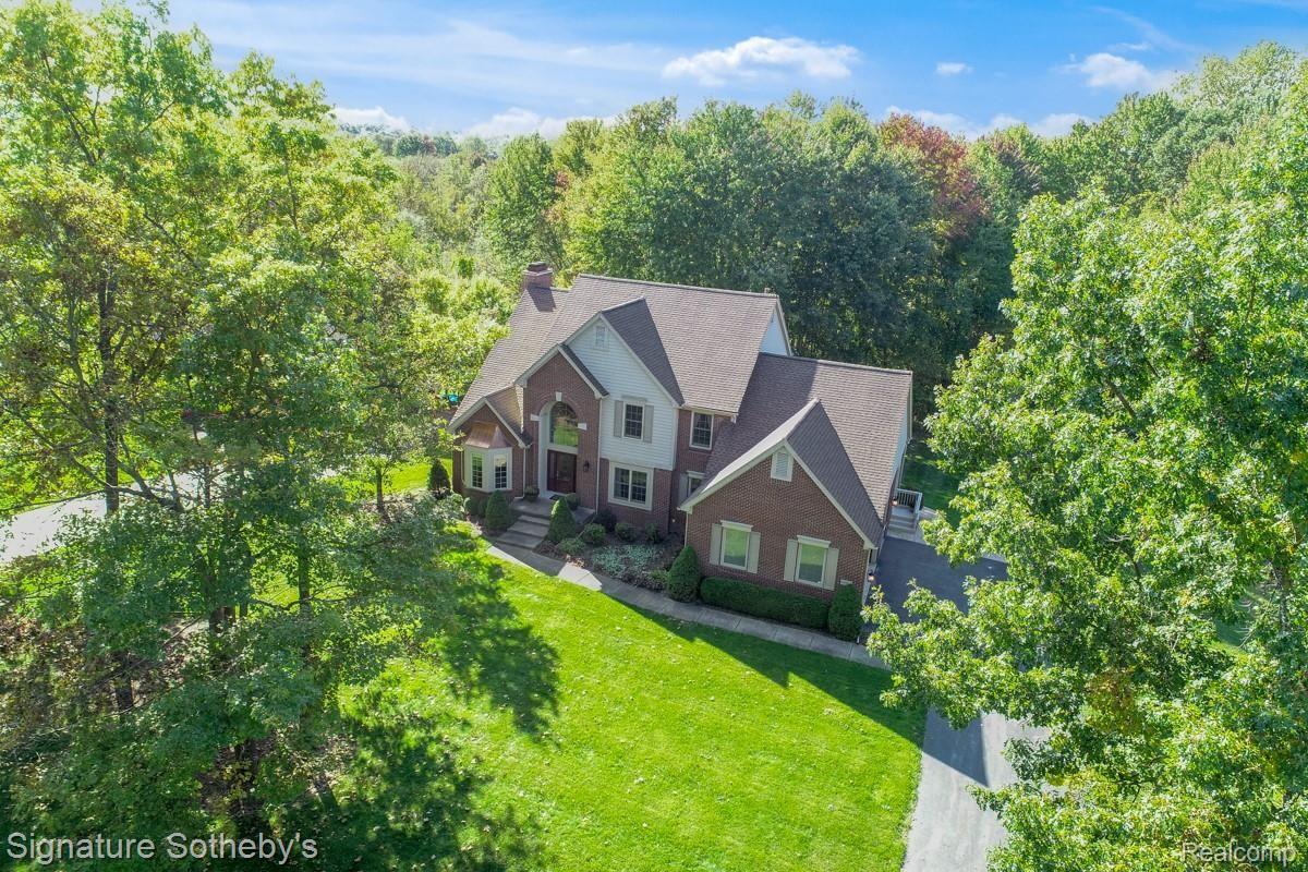 60661 Balmoral Way Rochester, MI 48306 - Photo 2 of 45 2.jpg