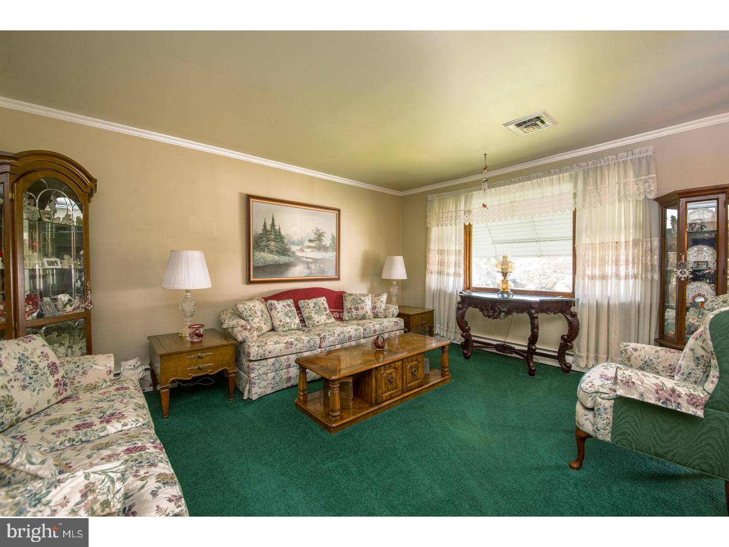 720 Springdell Road King of Prussia, PA 19406 - Photo 3 of 17 Living Room