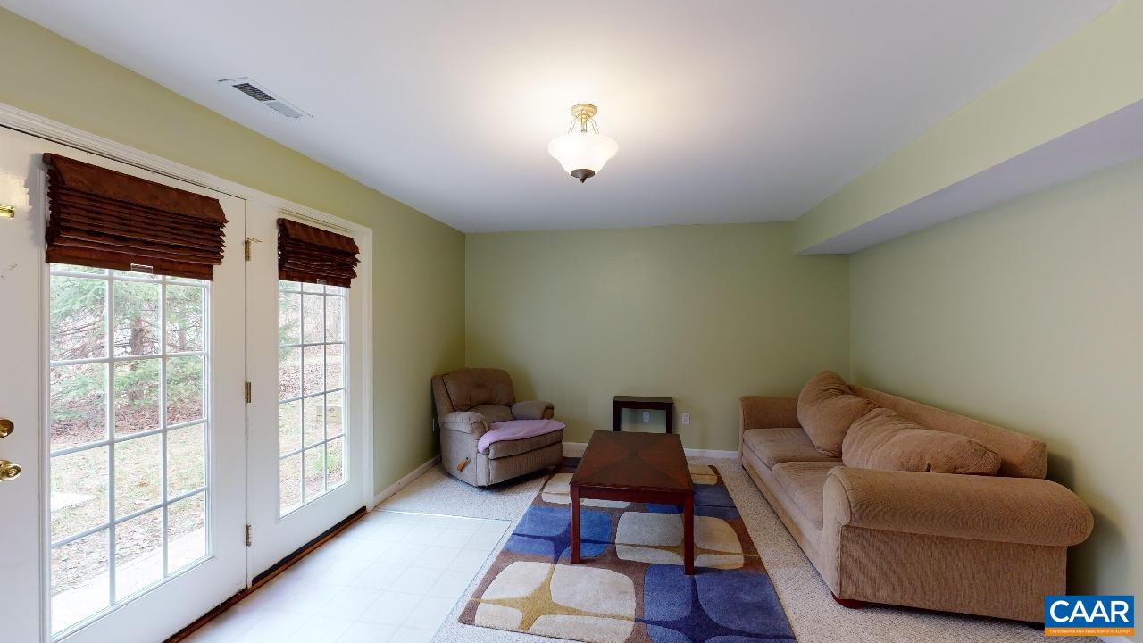 9 Tanglewood Road Palmyra, VA 22963 - Photo 22 of 34 a living room with furniture and a lamp