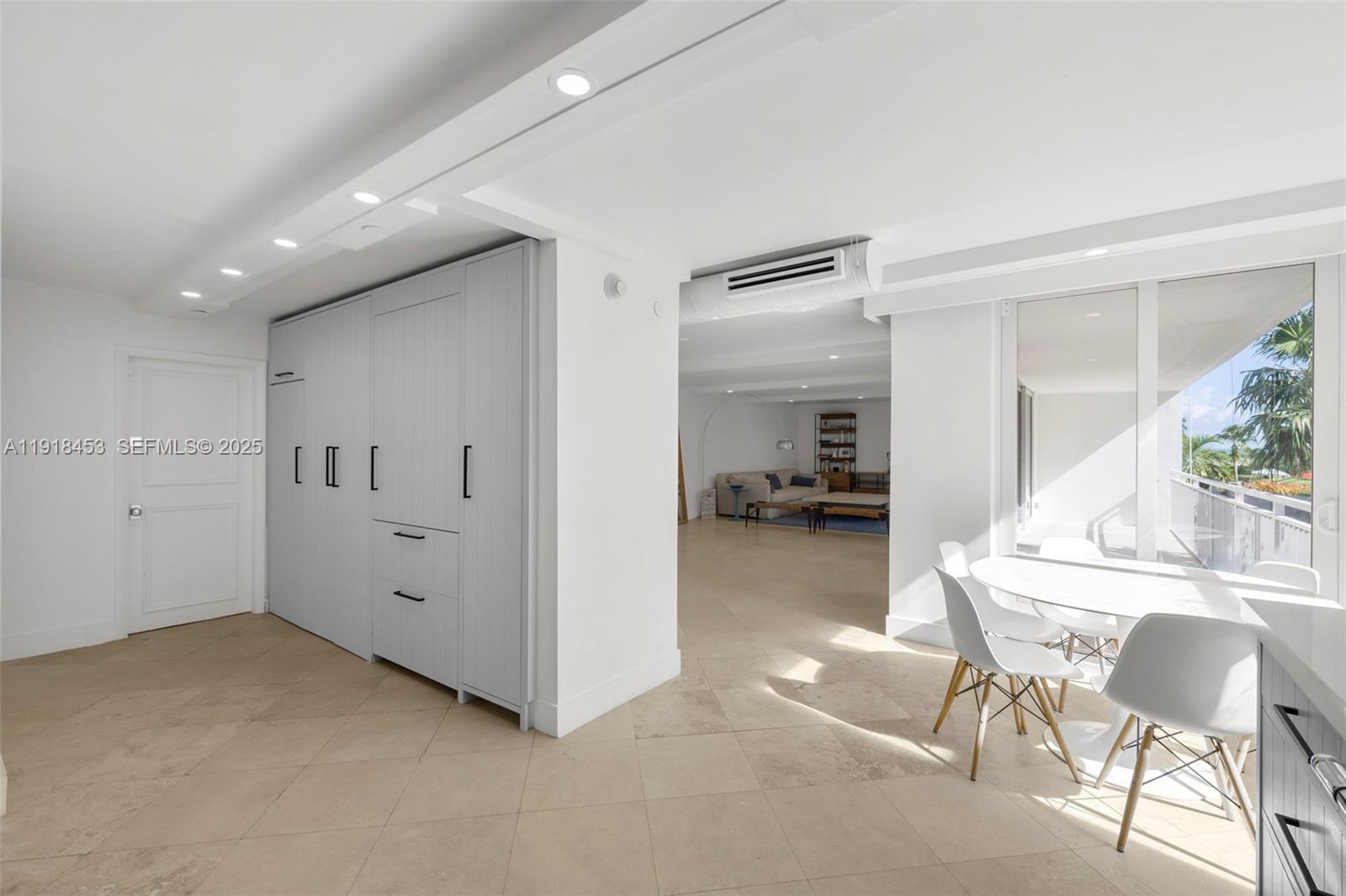 605 Ocean Drive, Unit 2L Key Biscayne, FL 33149 - Photo 15 of 46 EAT IN KITCHEN