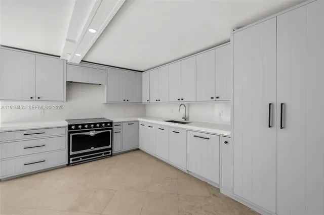 $2,600,000 | 605 Ocean Drive, Unit 2L, Key Biscayne, FL 33149