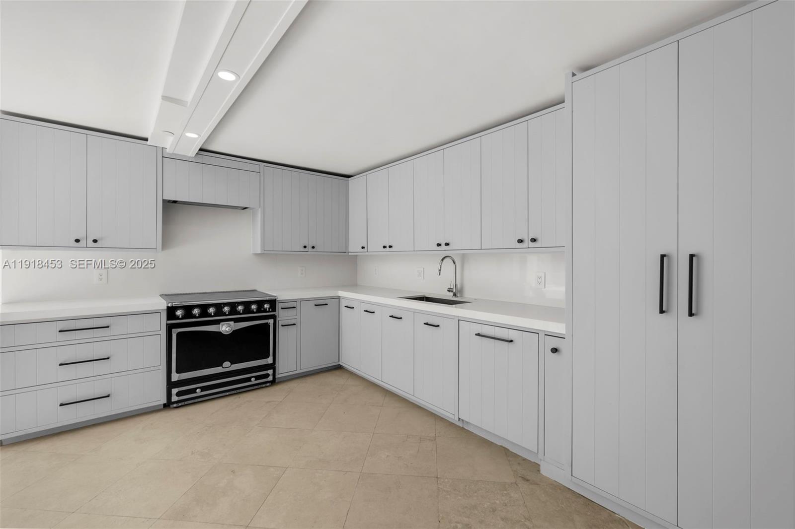 605 Ocean Drive, Unit 2L Key Biscayne, FL 33149 - Photo 17 of 46 VERY SPACIOUS KITCHEN