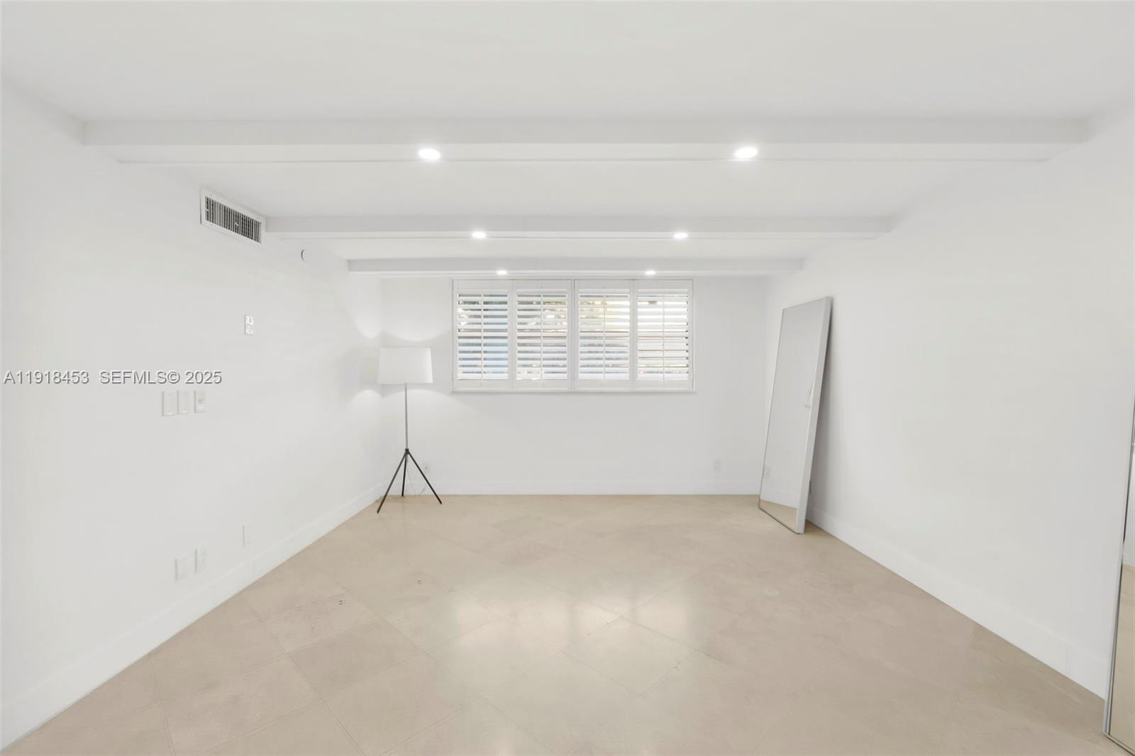 605 Ocean Drive, Unit 2L Key Biscayne, FL 33149 - Photo 21 of 46 MASTER BEDROOM