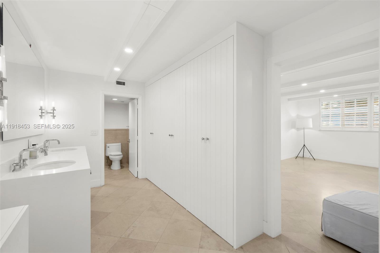 605 Ocean Drive, Unit 2L Key Biscayne, FL 33149 - Photo 23 of 46 MASTER BATH