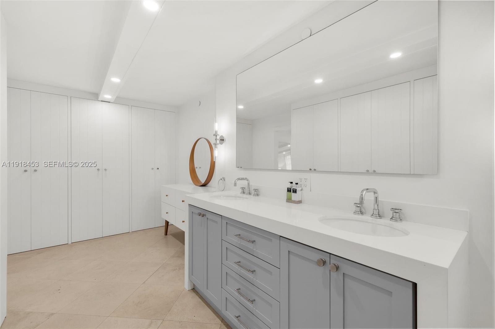 605 Ocean Drive, Unit 2L Key Biscayne, FL 33149 - Photo 24 of 46 VERY SPACIOUS MASTER BATH