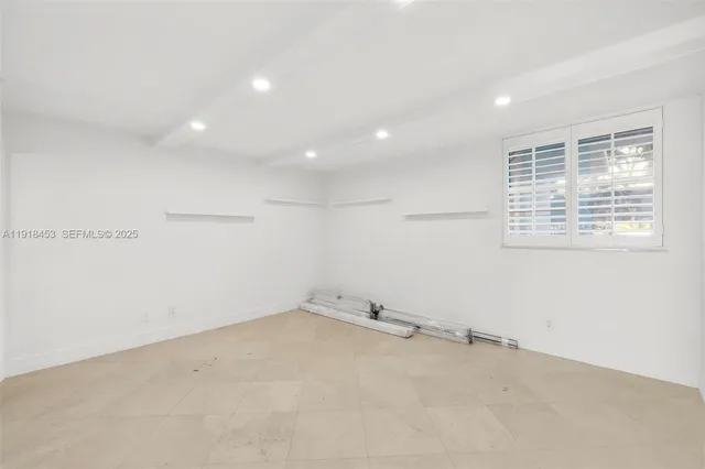 $2,600,000 | 605 Ocean Drive, Unit 2L, Key Biscayne, FL 33149