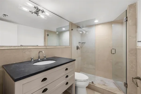 $2,600,000 | 605 Ocean Drive, Unit 2L, Key Biscayne, FL 33149