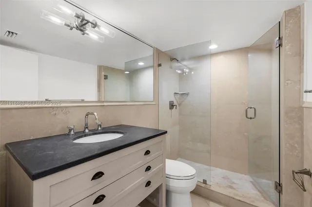 $2,600,000 | 605 Ocean Drive, Unit 2L, Key Biscayne, FL 33149