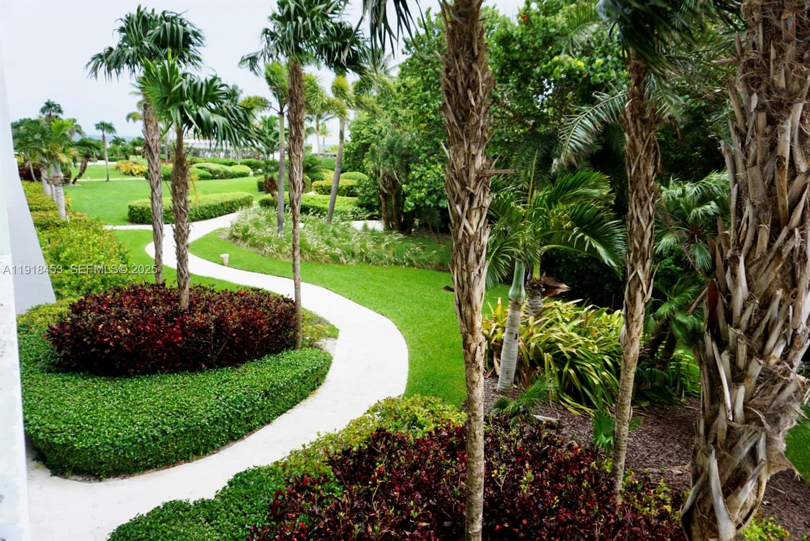605 Ocean Drive, Unit 2L Key Biscayne, FL 33149 - Photo 36 of 46 MANICURED LANDSCAPING