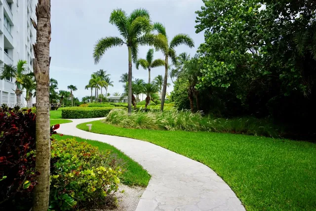 $2,600,000 | 605 Ocean Drive, Unit 2L, Key Biscayne, FL 33149