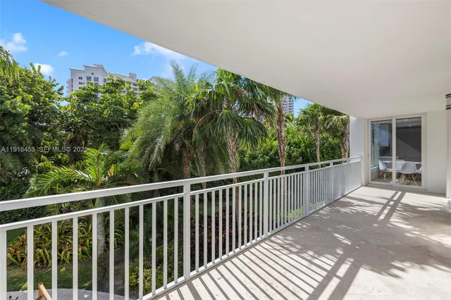 $2,600,000 | 605 Ocean Drive, Unit 2L, Key Biscayne, FL 33149