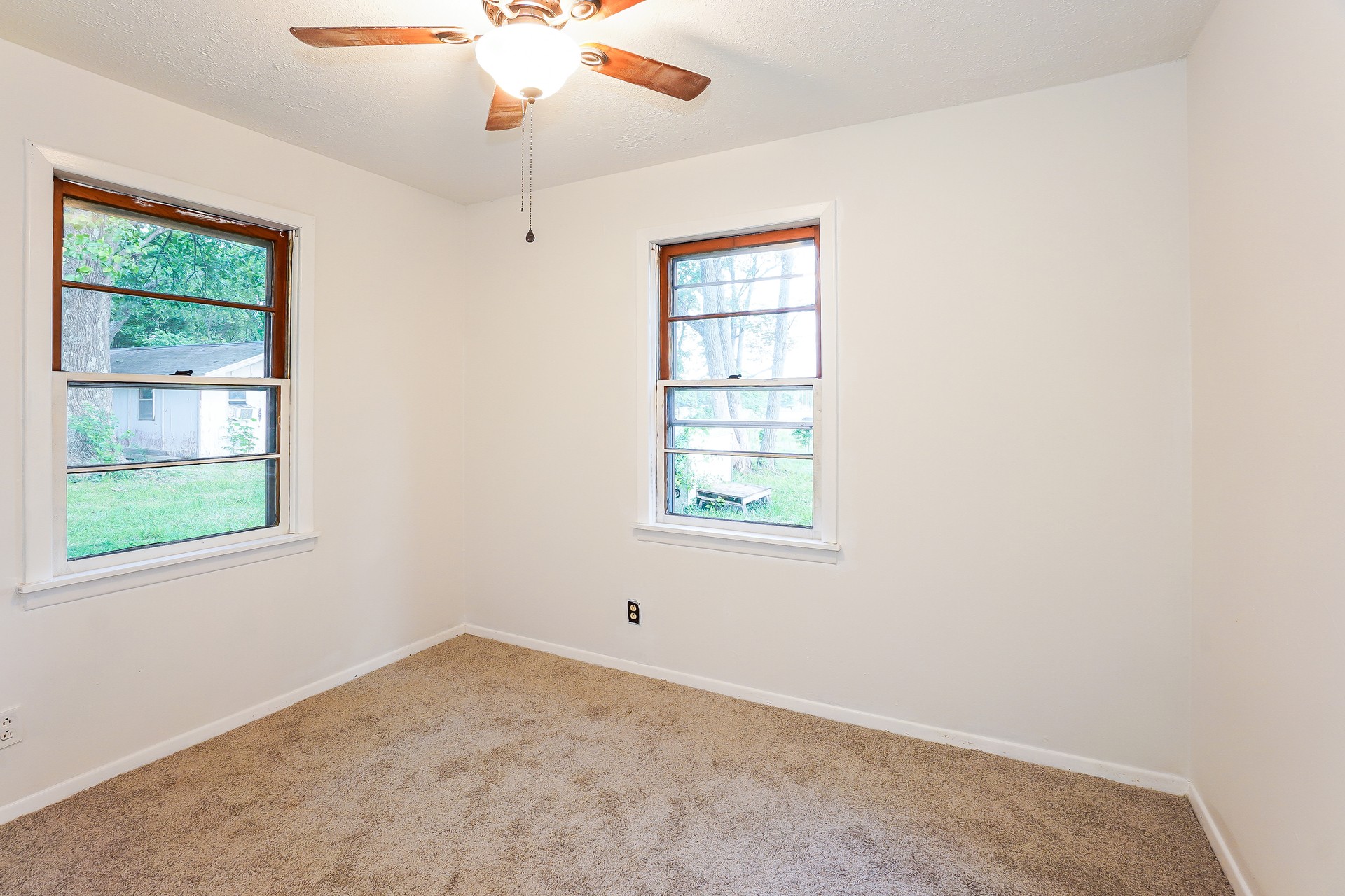 231 Foston Chapel Road Hopkinsville, KY 42240 - Photo 19 of 20 an empty room with a window