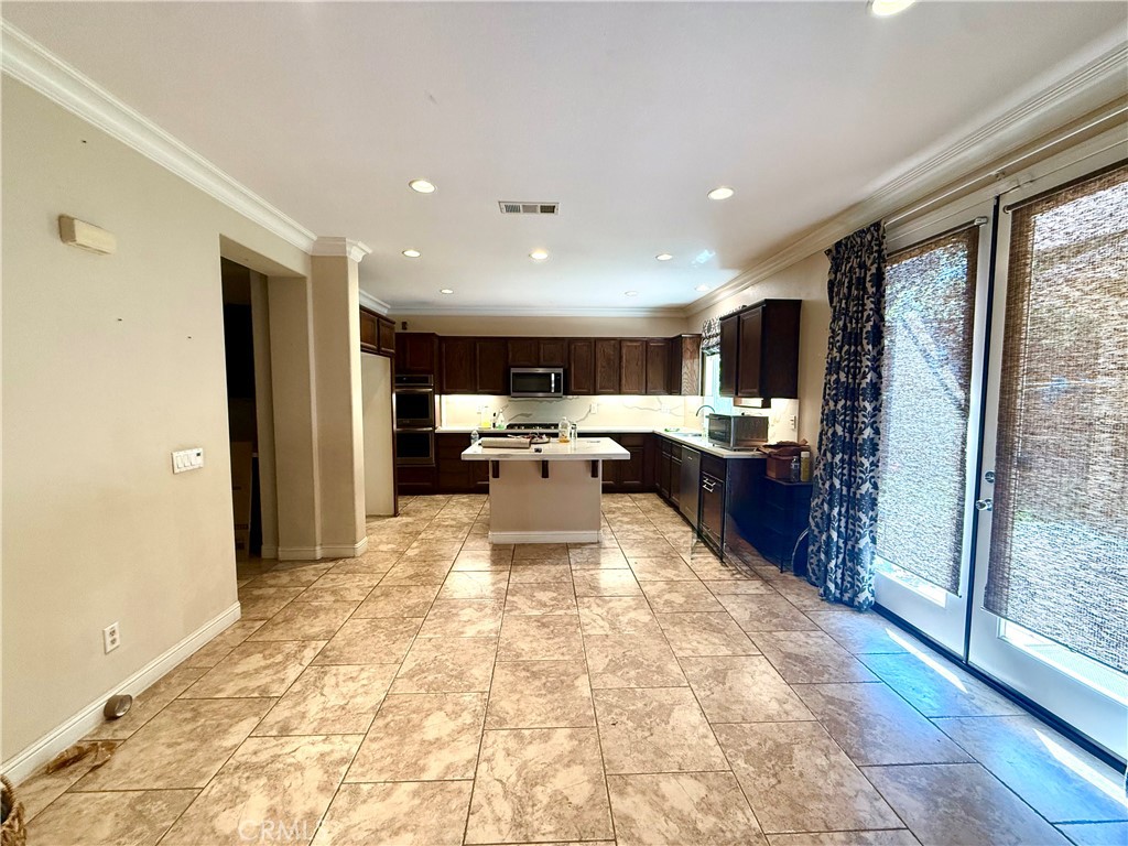 11408 Figtree Terrace Road Corona, CA 92883 - Photo 6 of 47 Gallery Image 6