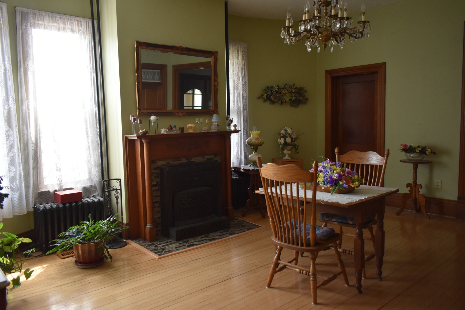 330 East Locust Street Watseka, IL 60970 - Photo 19 of 72 a dining room with furniture potted plants and wooden floor