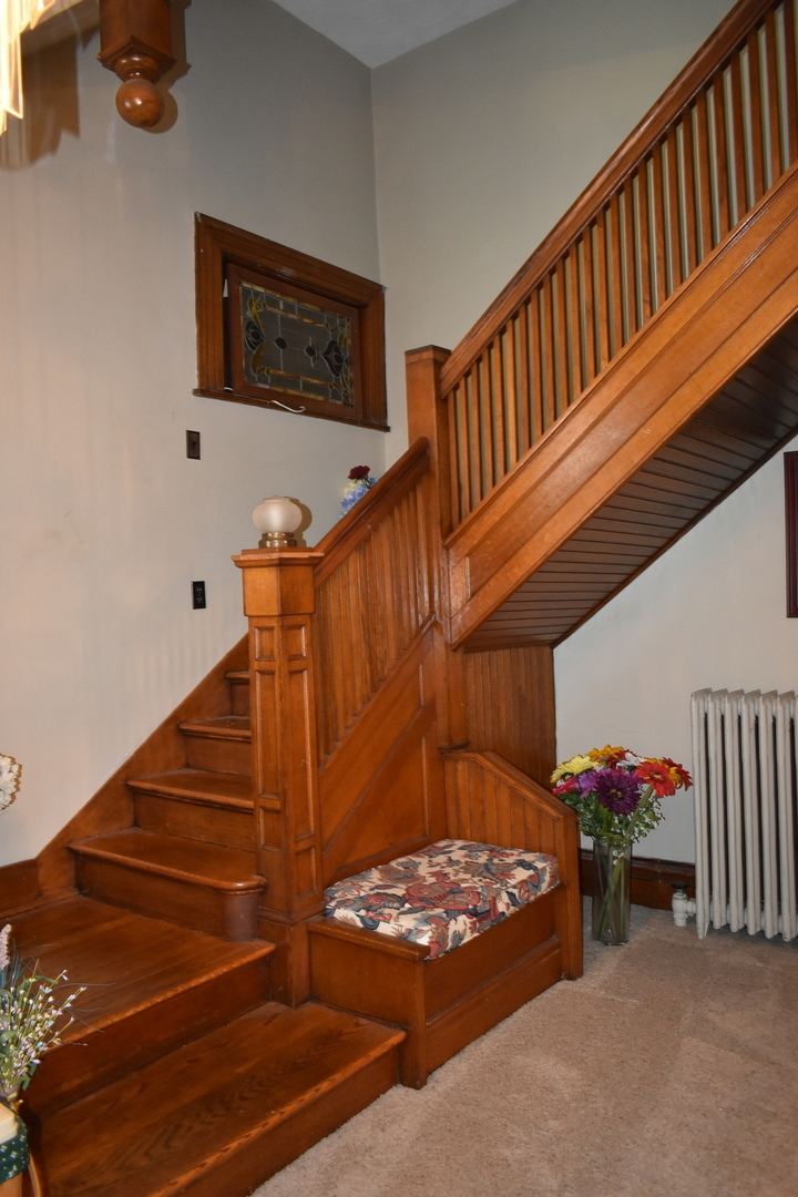 330 East Locust Street Watseka, IL 60970 - Photo 23 of 72 a view of entryway with a front door