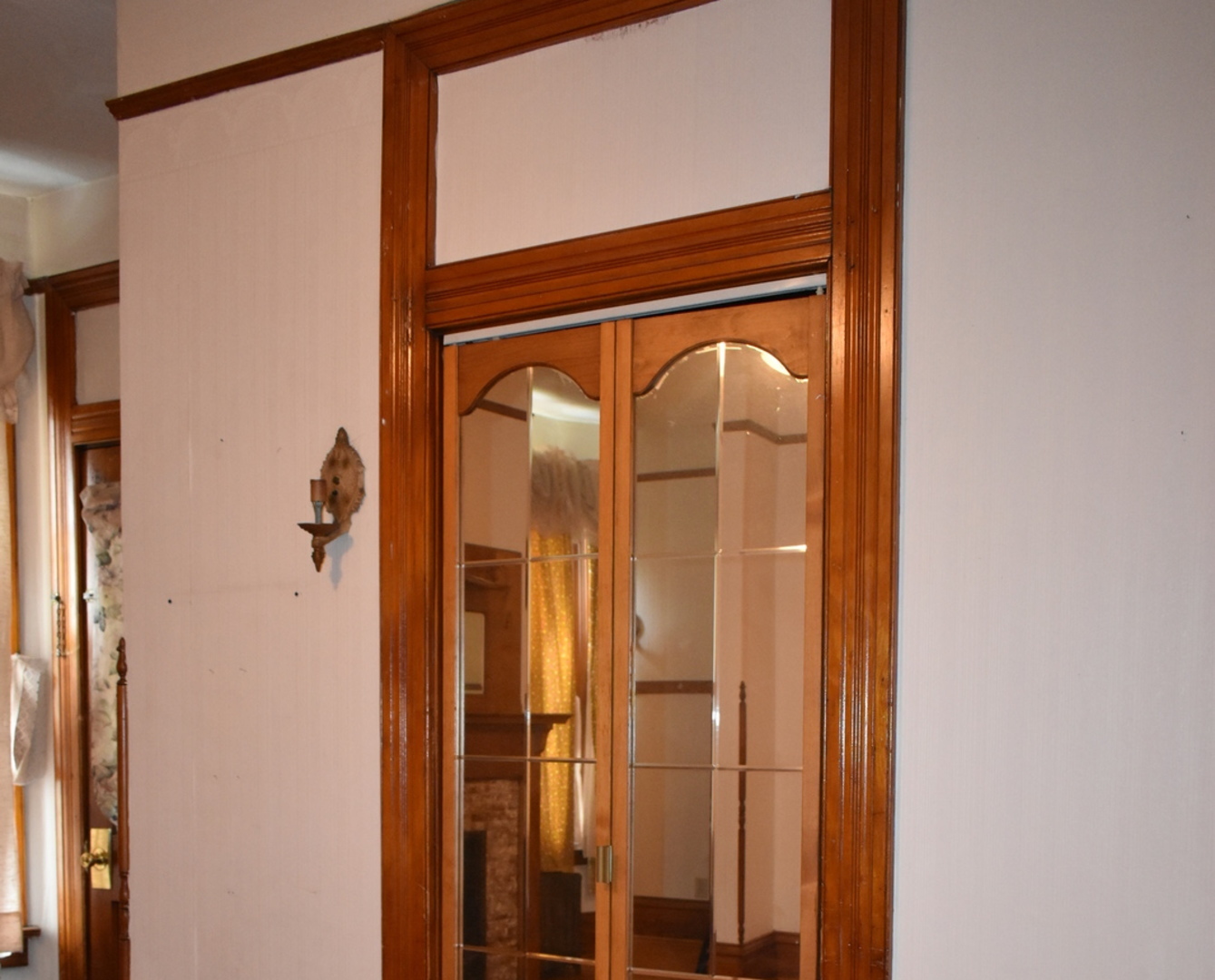330 East Locust Street Watseka, IL 60970 - Photo 28 of 72 a view of a glass door with a glass door