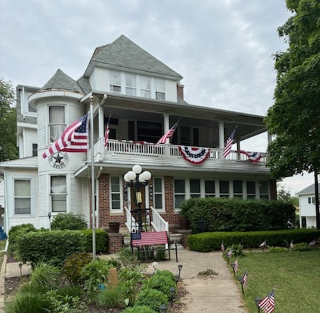 330 East Locust Street Watseka, IL 60970 - Photo 4 of 72