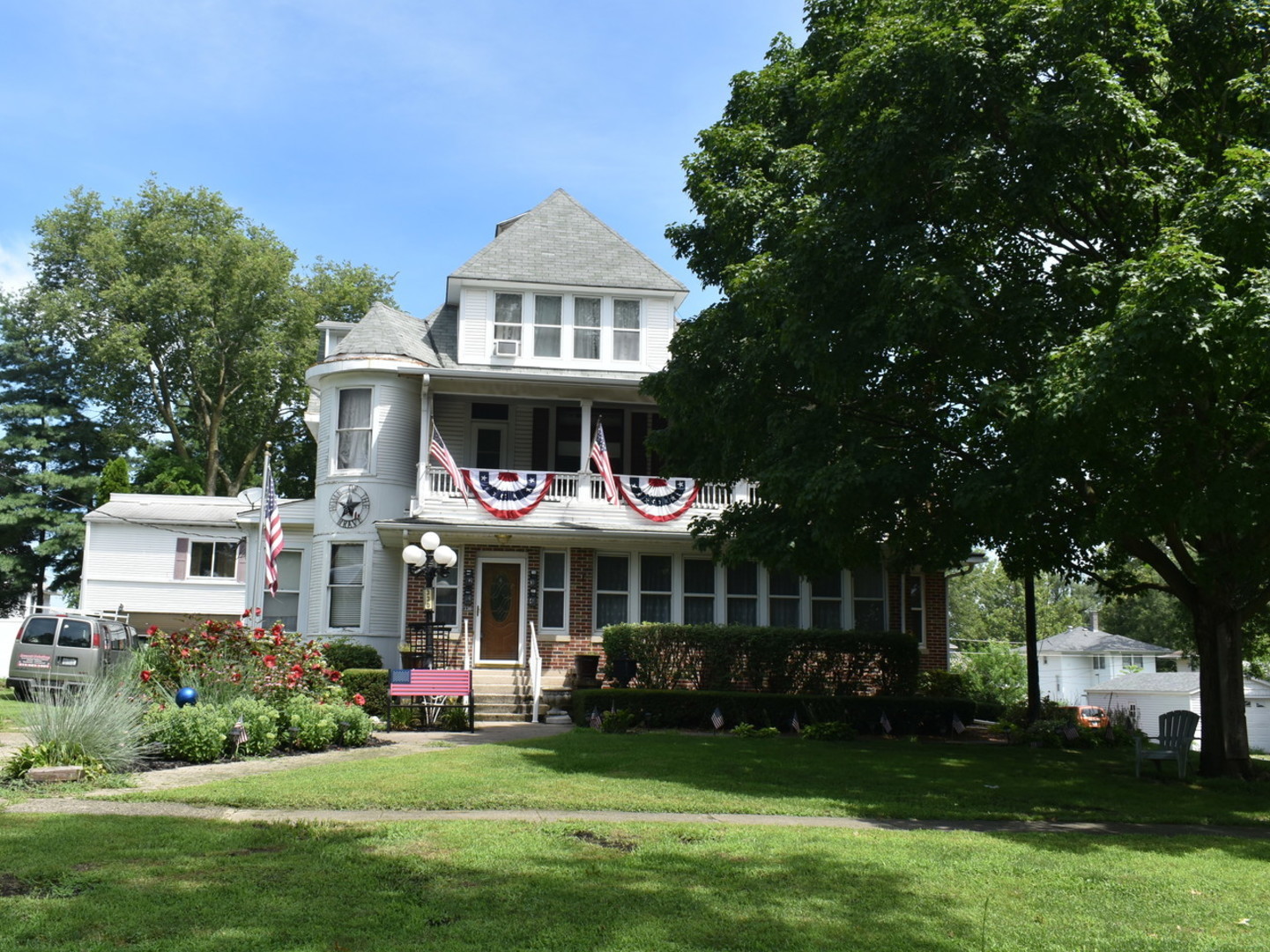 330 East Locust Street Watseka, IL 60970 - Photo 54 of 72 a front view of a house with a yard