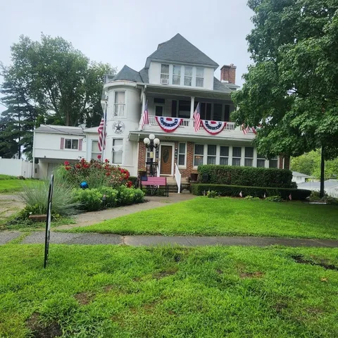 $325,000 | 330 East Locust Street, Watseka, IL 60970