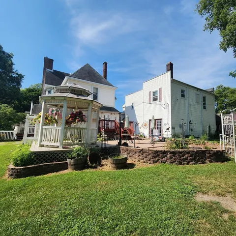 $325,000 | 330 East Locust Street, Watseka, IL 60970