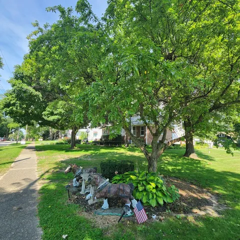 $325,000 | 330 East Locust Street, Watseka, IL 60970