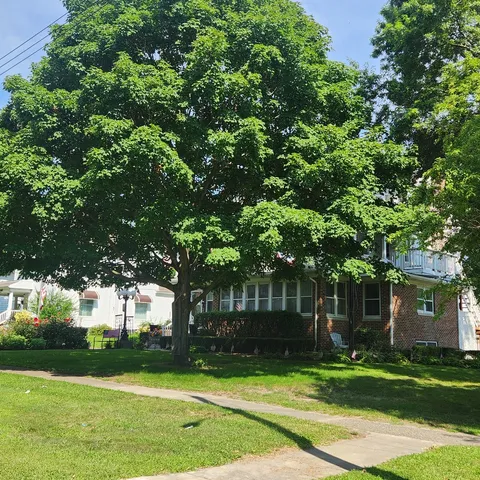 $325,000 | 330 East Locust Street, Watseka, IL 60970
