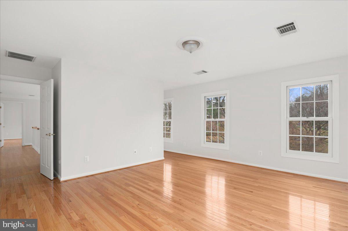 13635 Maidstone Lane Potomac, MD 20854 - Photo 40 of 66 Great natural lighting