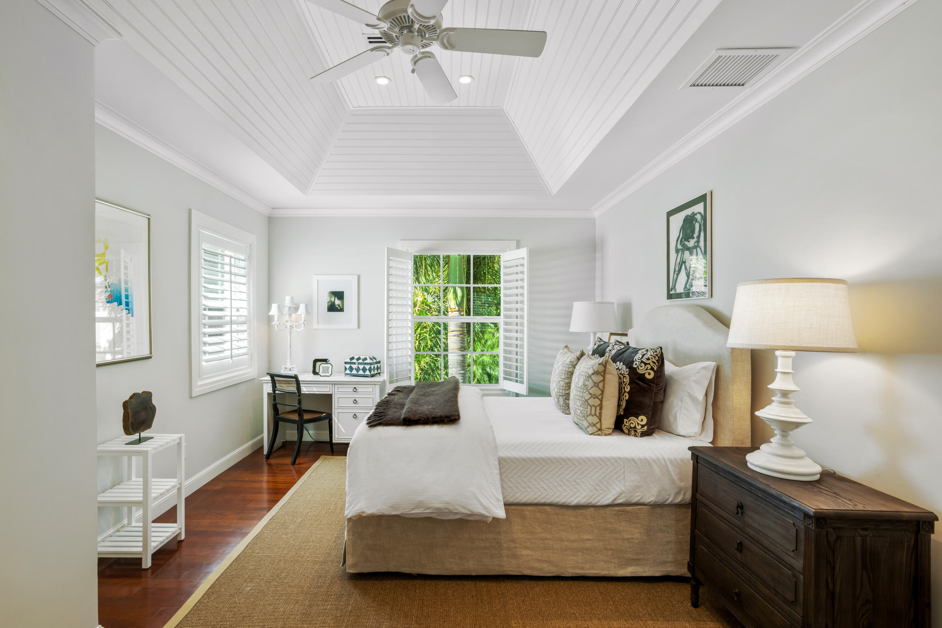 327 Arabian Road Palm Beach, FL 33480 - Photo 14 of 23 GUEST_BED_SIDE_VIEW