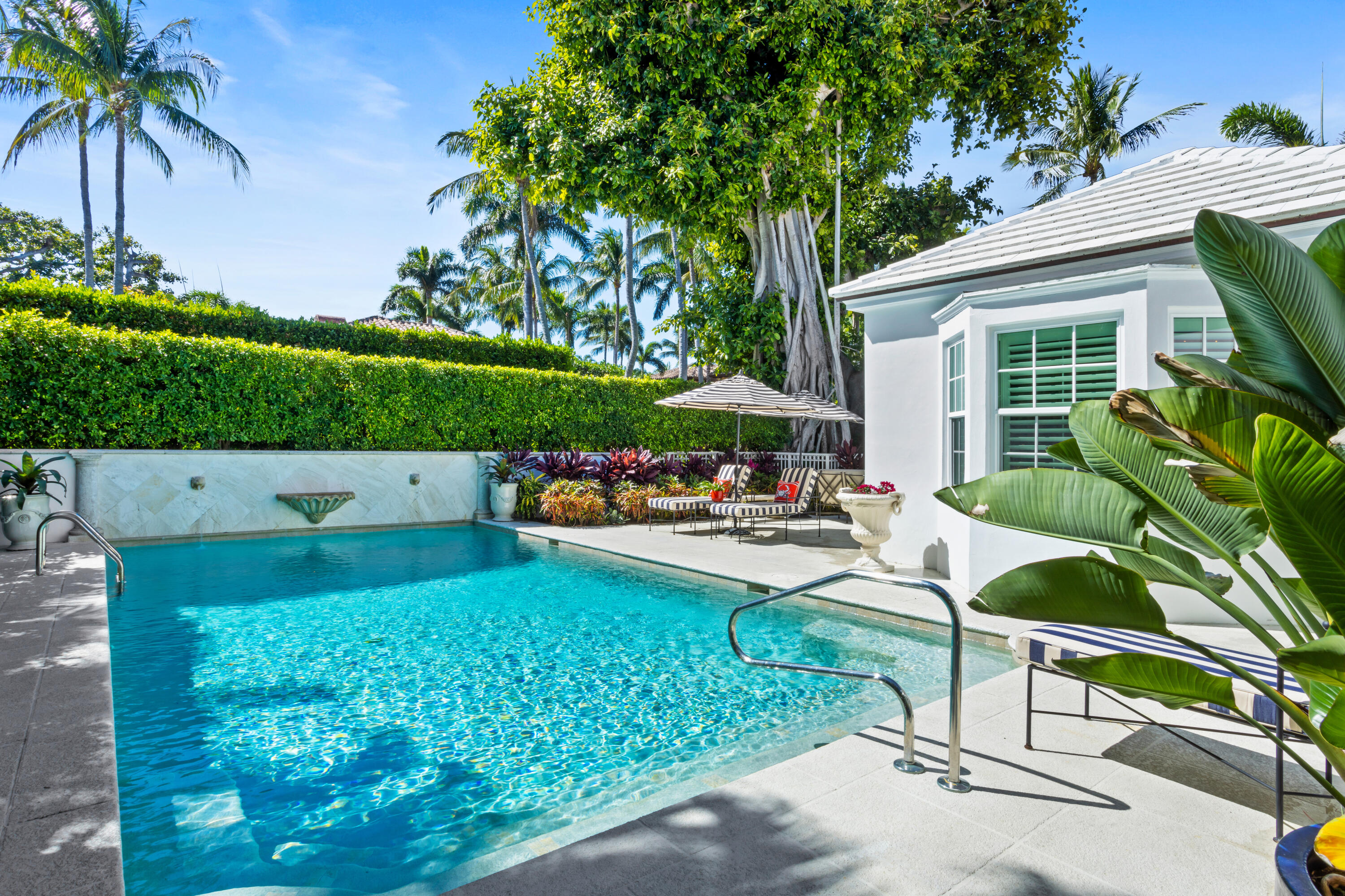 327 Arabian Road Palm Beach, FL 33480 - Photo 21 of 23 REAR_POOL_RIGHT_ANGLE_DETAIL