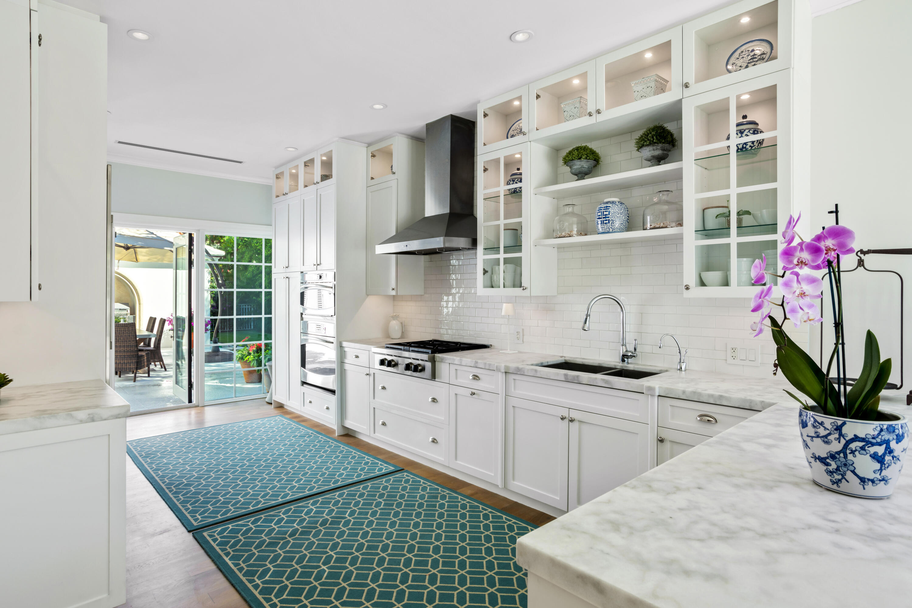 327 Arabian Road Palm Beach, FL 33480 - Photo 7 of 23 KITCHEN_LEFT_ANGLE