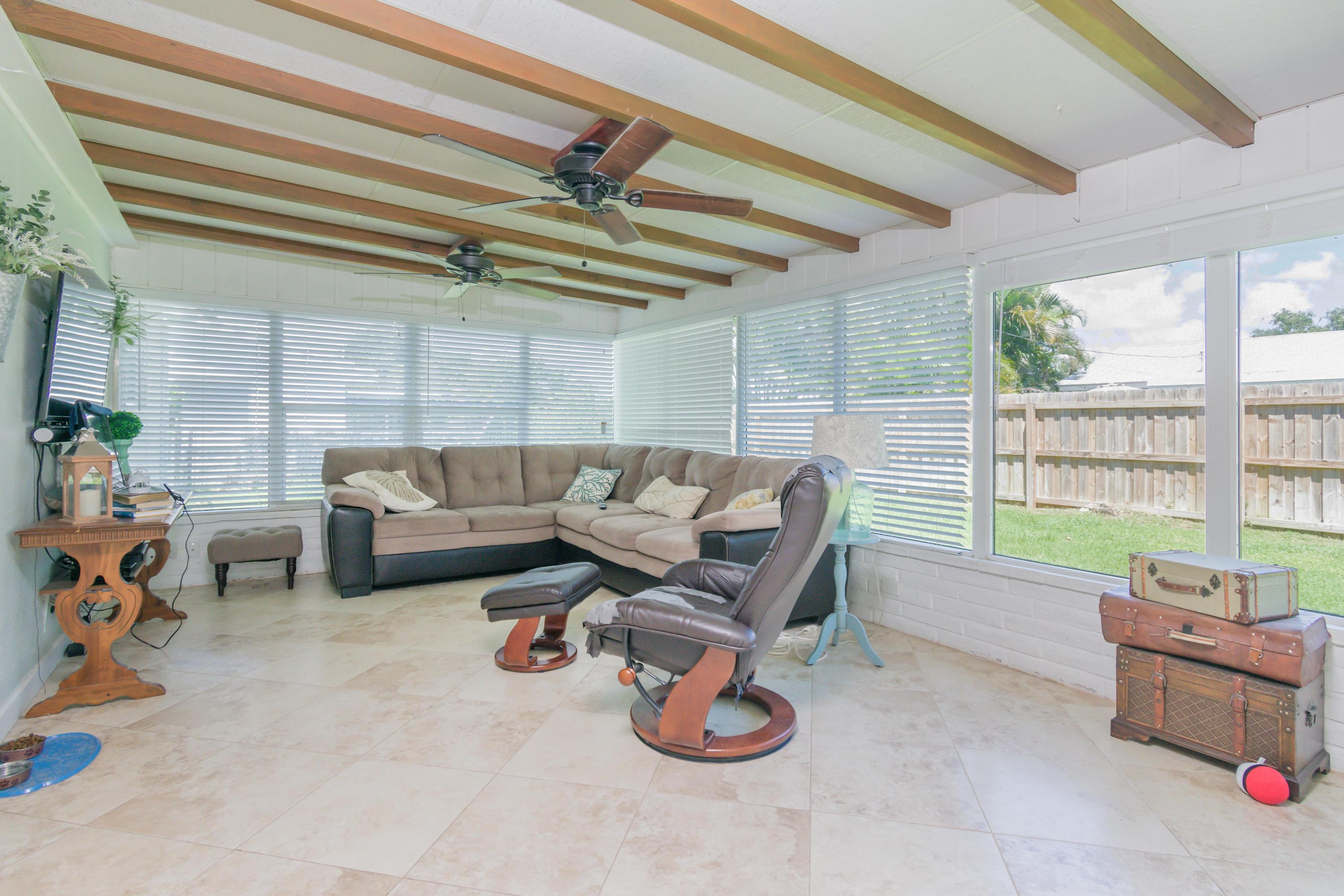 513 Harbour Road North Palm Beach, FL 33408 - Photo 11 of 48 Living Area