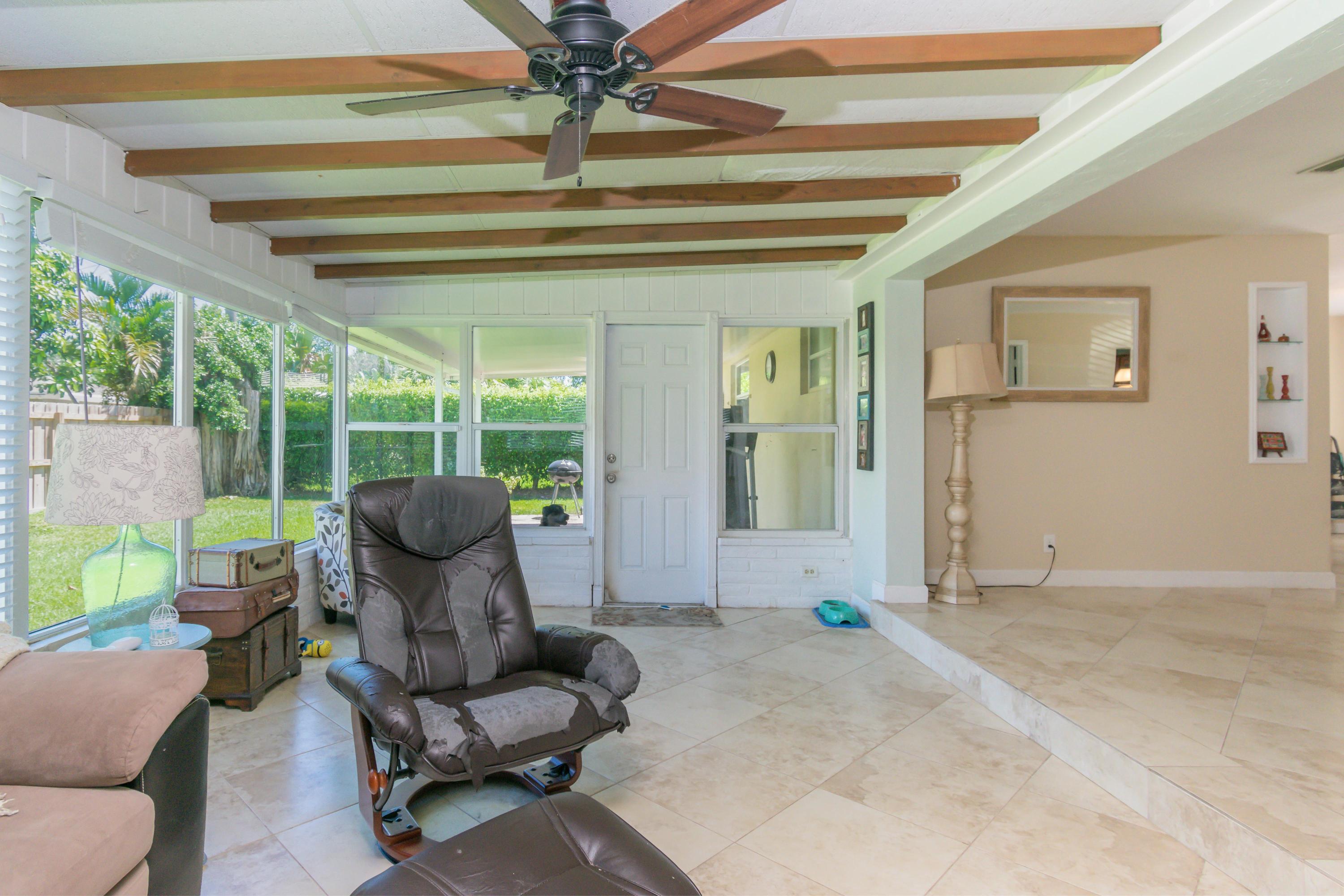 513 Harbour Road North Palm Beach, FL 33408 - Photo 12 of 48 Living Area