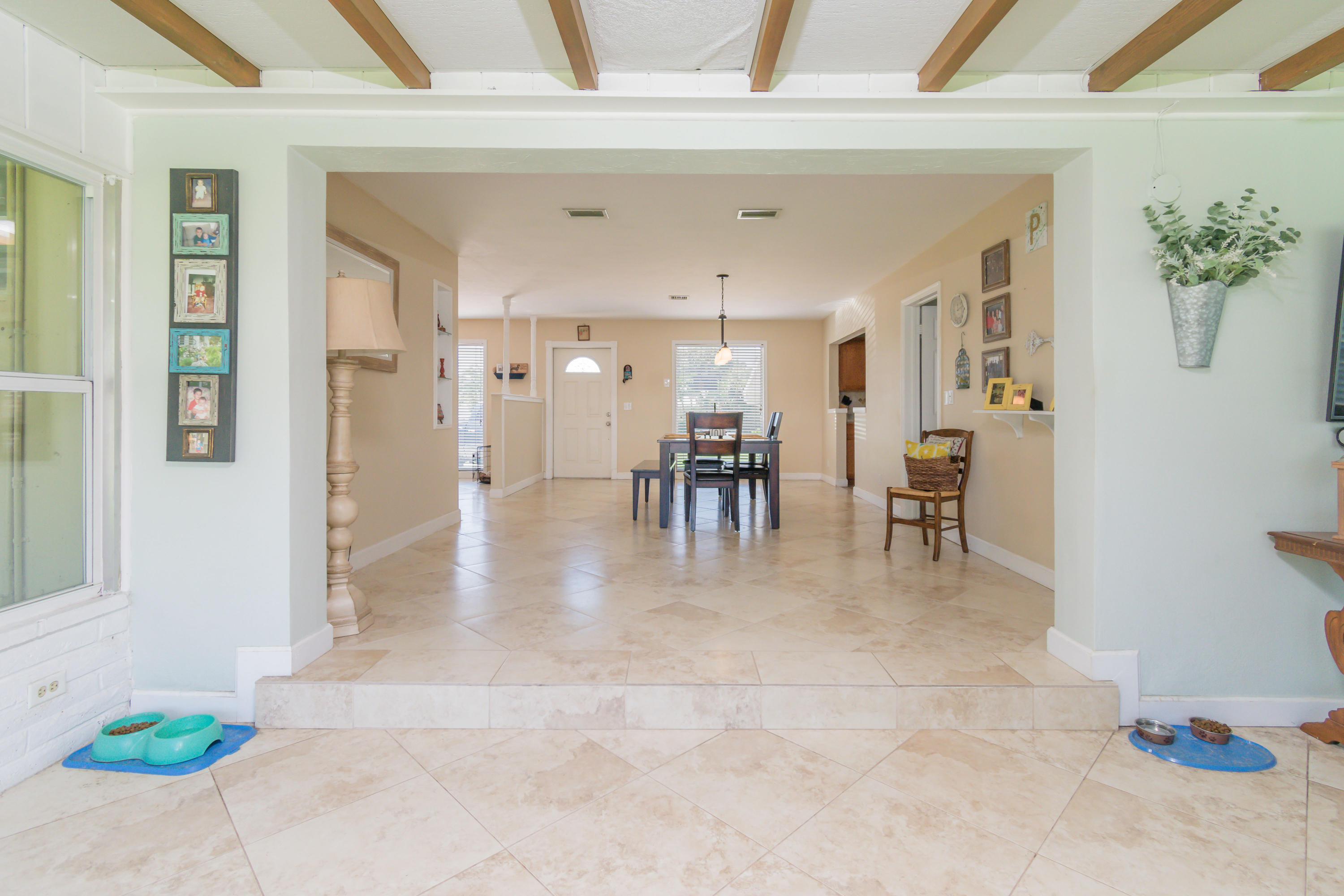 513 Harbour Road North Palm Beach, FL 33408 - Photo 13 of 48 Living Area