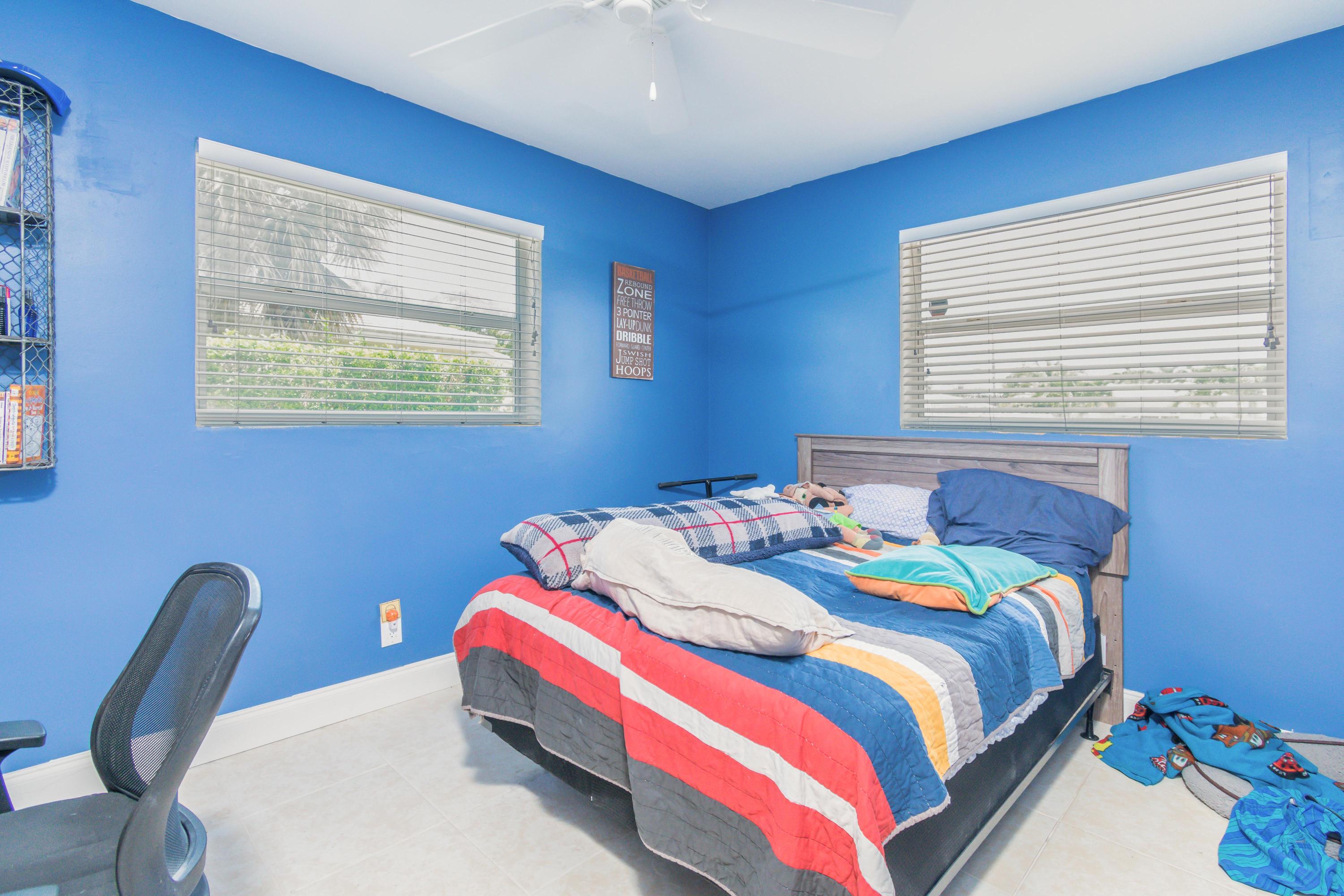 513 Harbour Road North Palm Beach, FL 33408 - Photo 20 of 48 Guest Bedroom