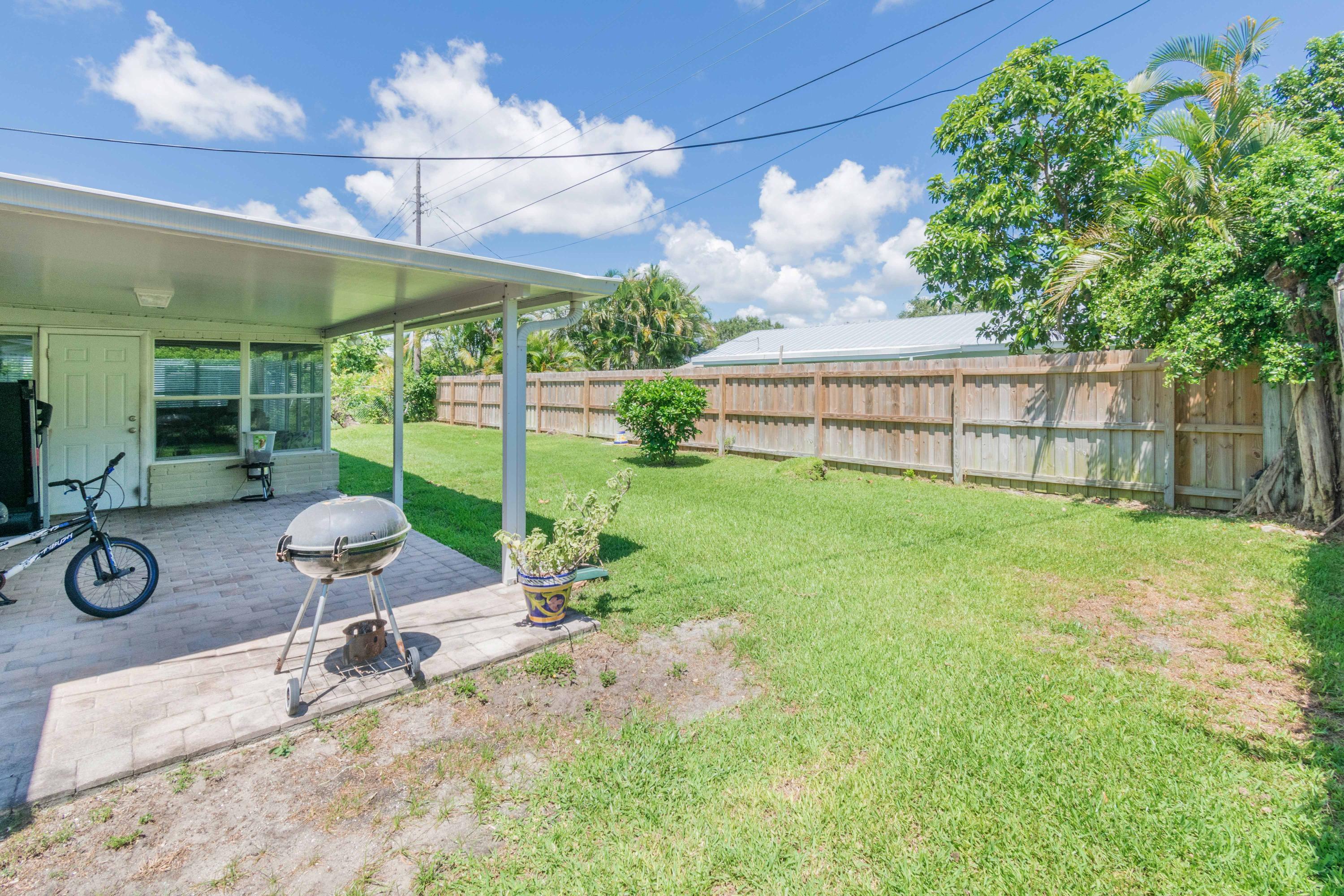 513 Harbour Road North Palm Beach, FL 33408 - Photo 22 of 48 Backyard