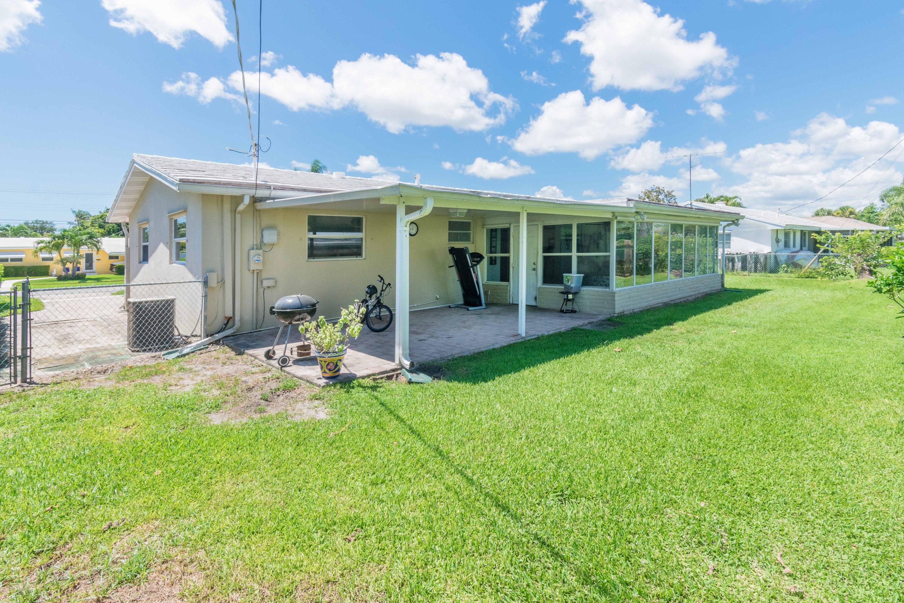 513 Harbour Road North Palm Beach, FL 33408 - Photo 24 of 48 Backyard