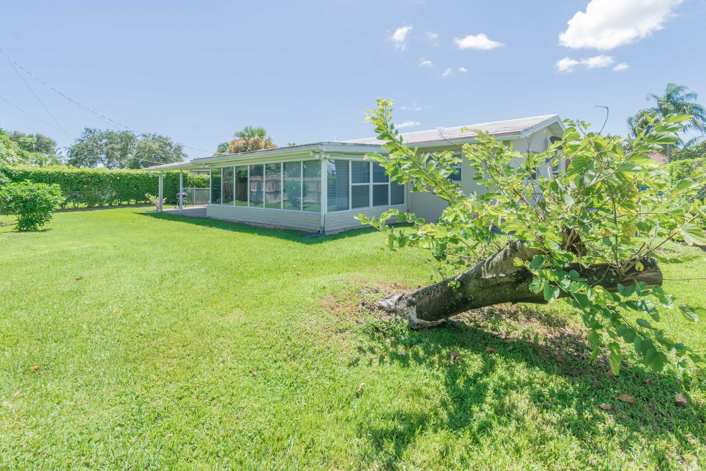 513 Harbour Road North Palm Beach, FL 33408 - Photo 26 of 48 Backyard