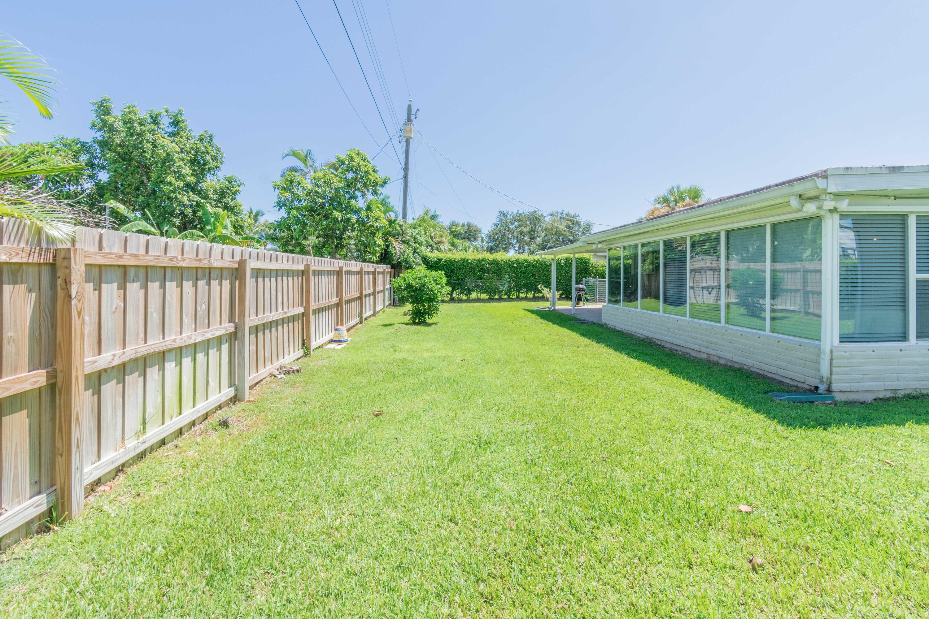 513 Harbour Road North Palm Beach, FL 33408 - Photo 27 of 48 Backyard