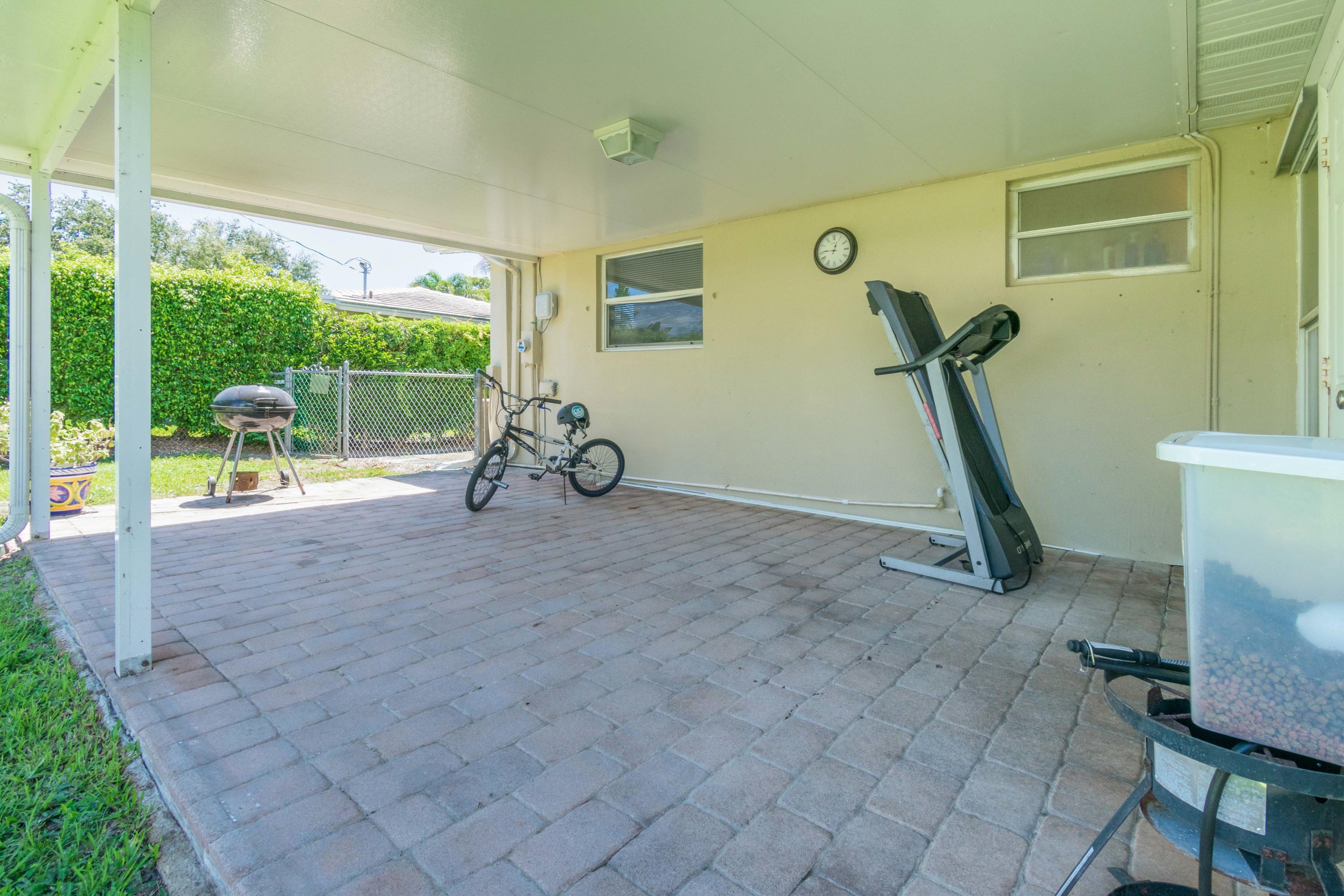 513 Harbour Road North Palm Beach, FL 33408 - Photo 31 of 48 Covered Patio