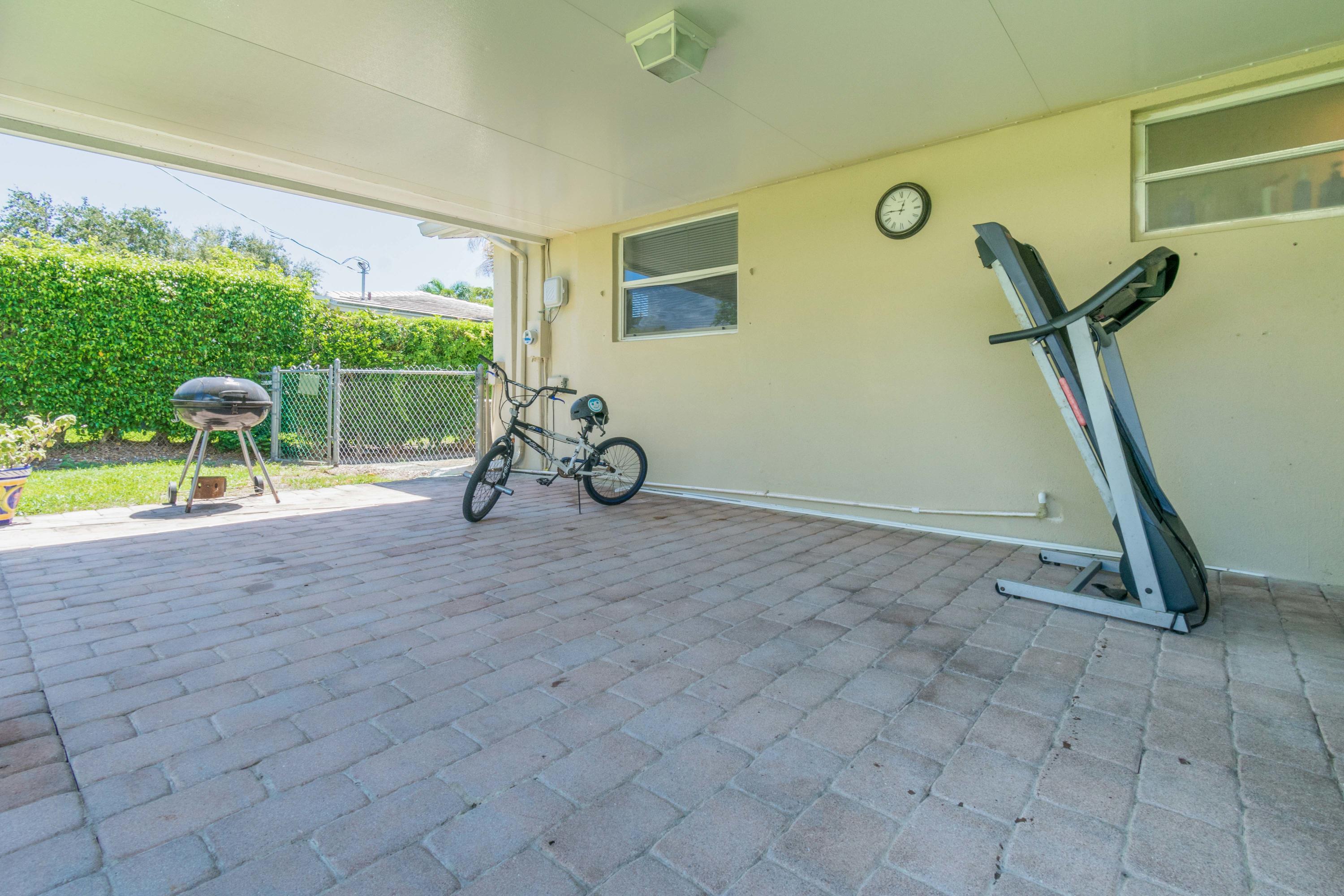 513 Harbour Road North Palm Beach, FL 33408 - Photo 32 of 48 Covered Patio