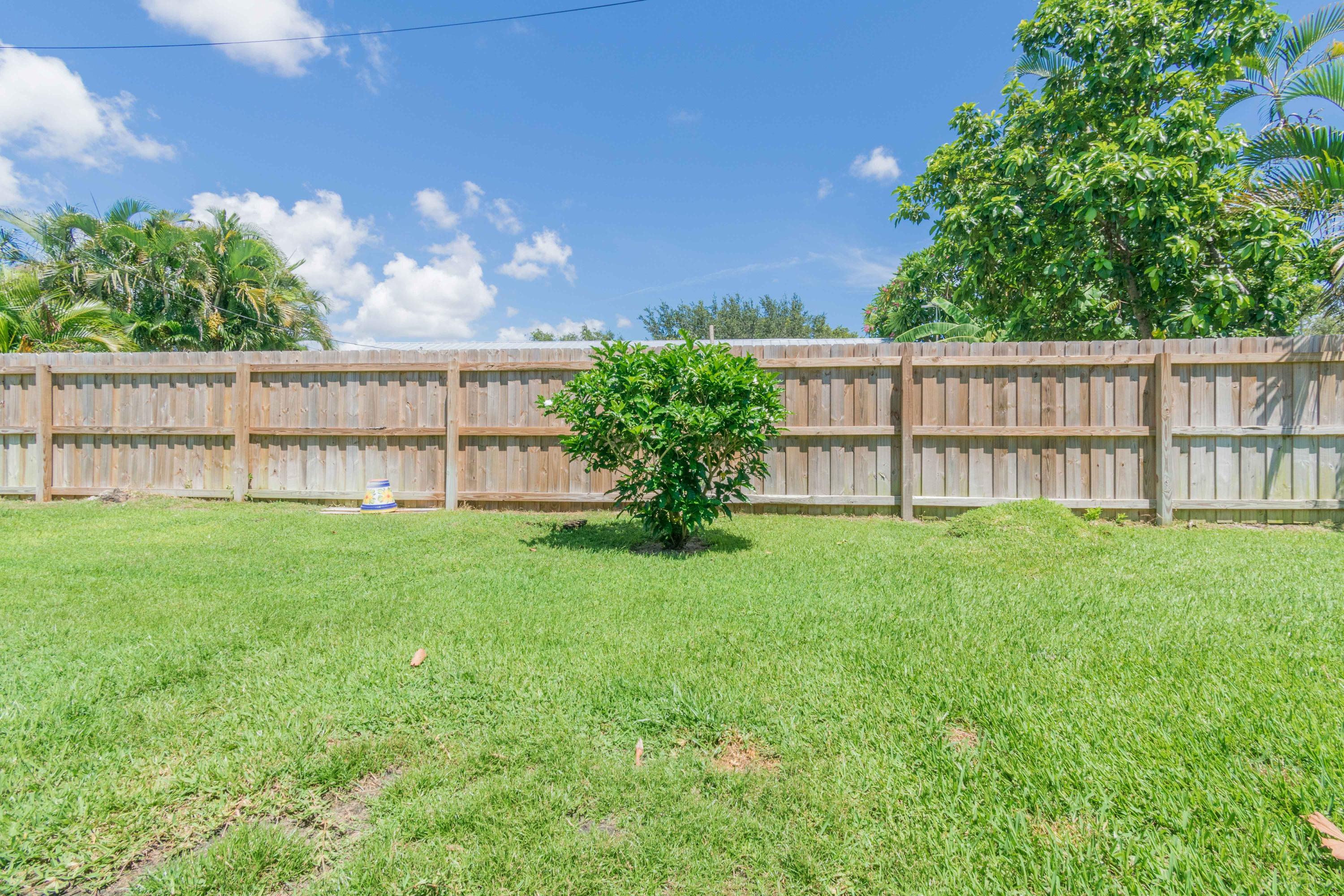 513 Harbour Road North Palm Beach, FL 33408 - Photo 34 of 48 Backyard