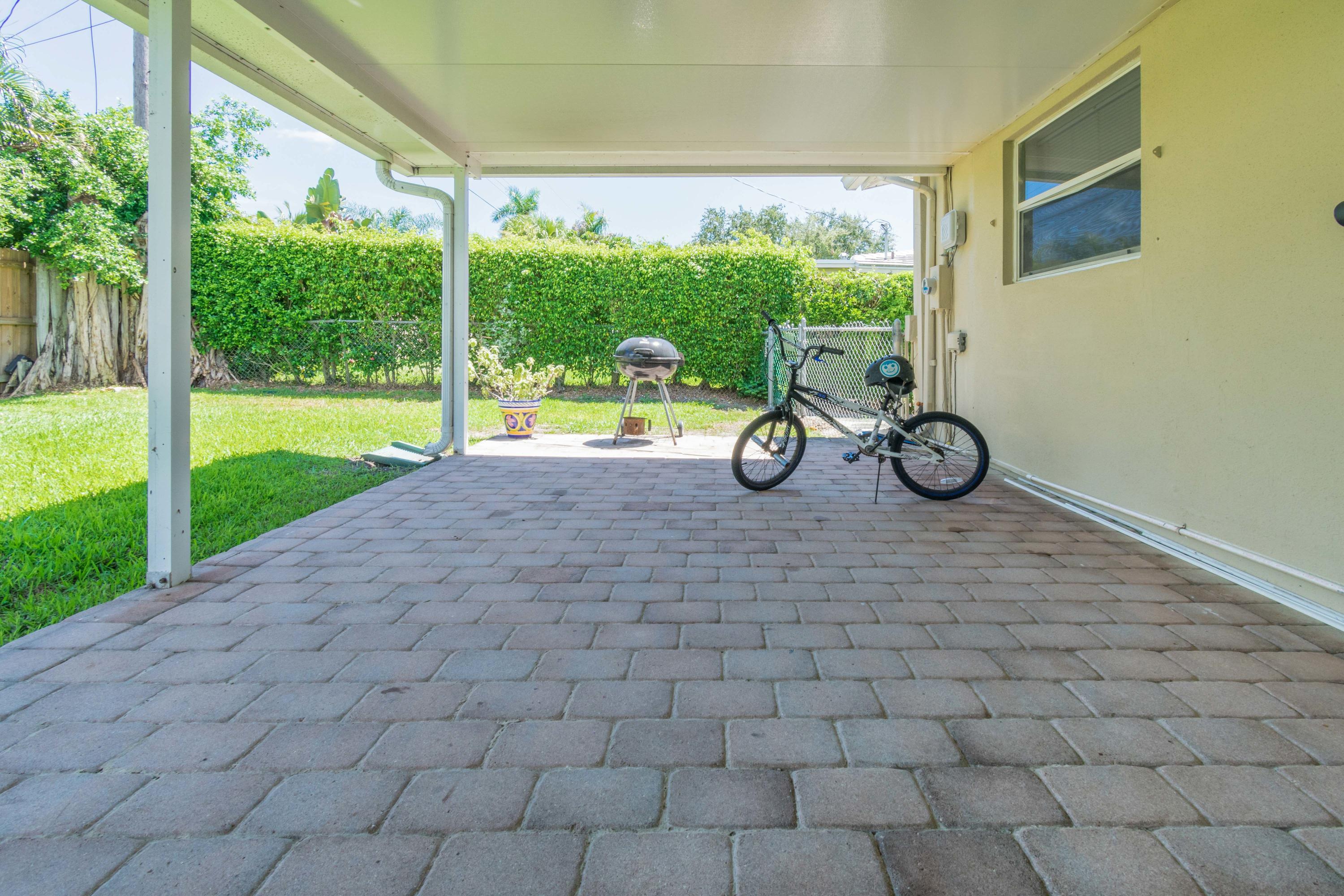 513 Harbour Road North Palm Beach, FL 33408 - Photo 36 of 48 Covered Patio