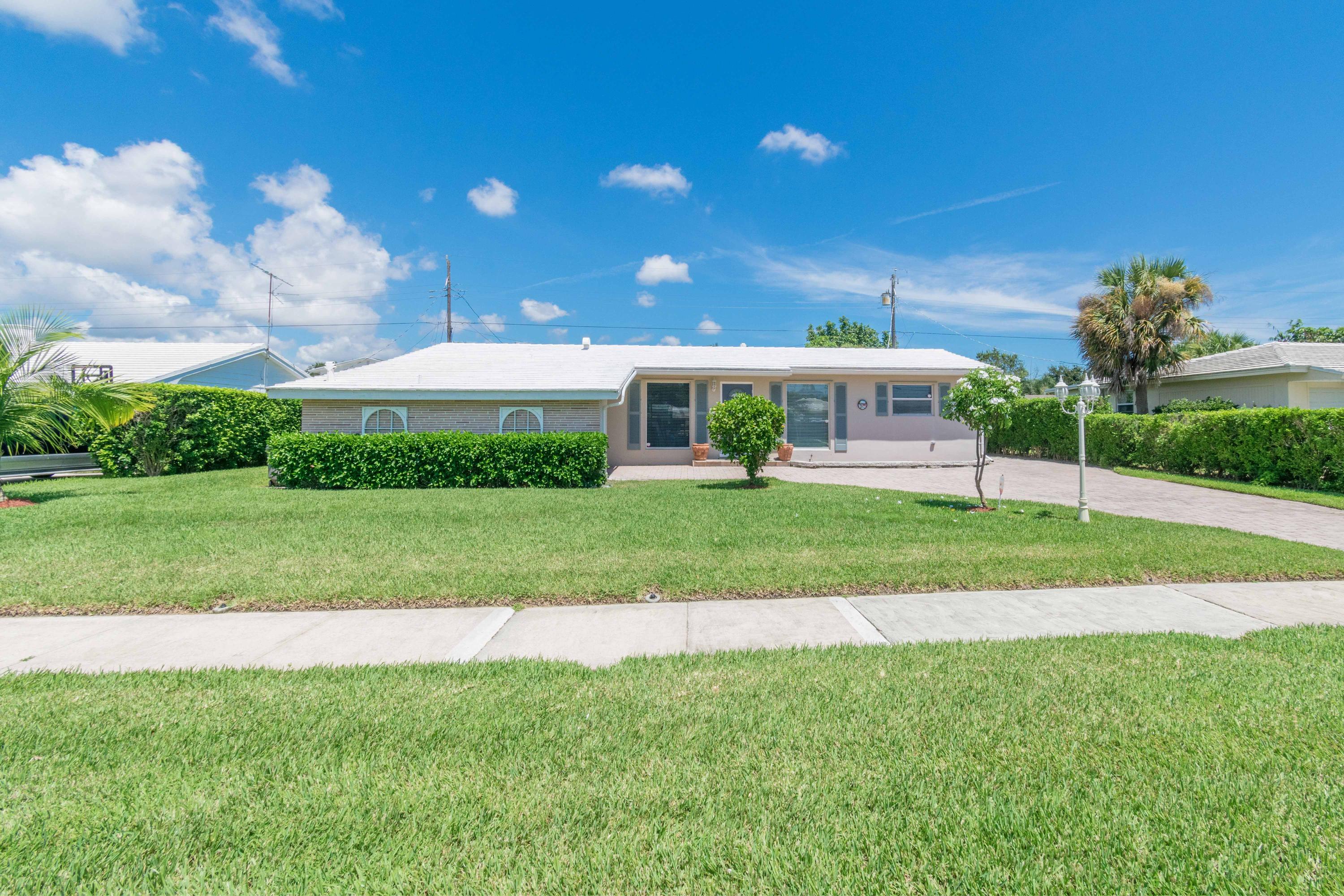 513 Harbour Road North Palm Beach, FL 33408 - Photo 41 of 48 Front of Home