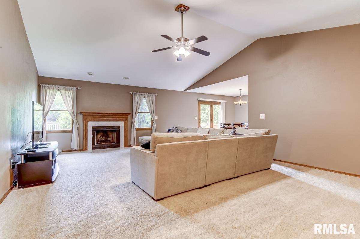 1413 Hoechester Road Springfield, IL 62712 - Photo 5 of 30