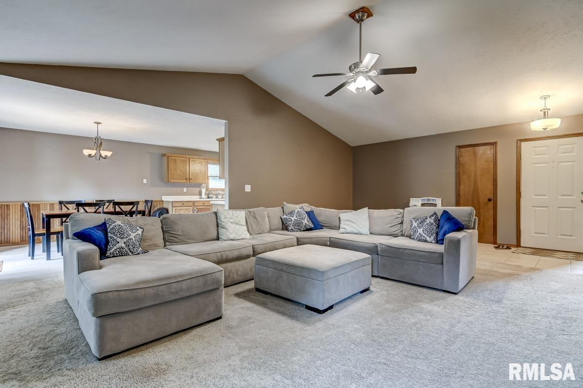 1413 Hoechester Road Springfield, IL 62712 - Photo 6 of 30