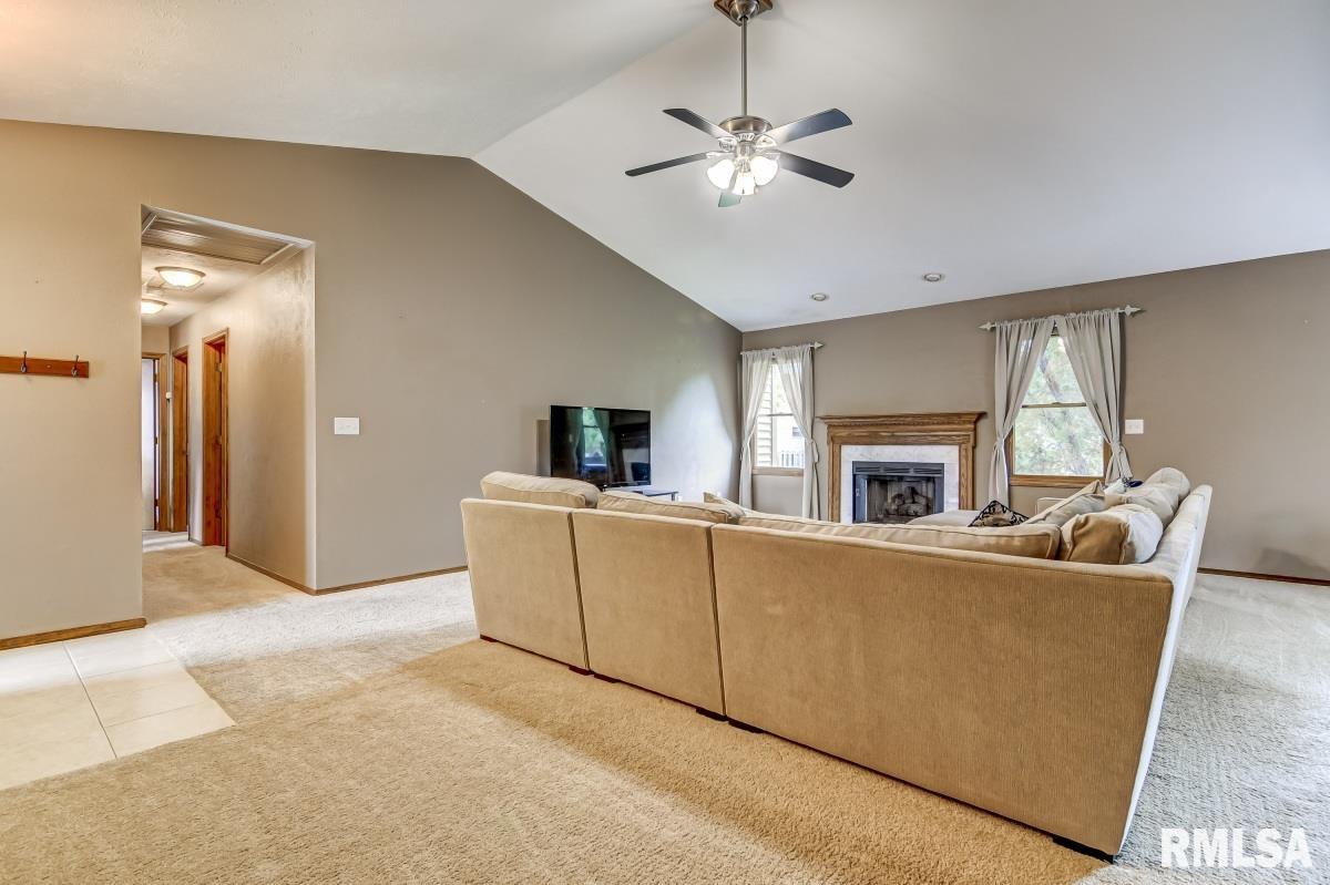 1413 Hoechester Road Springfield, IL 62712 - Photo 7 of 30