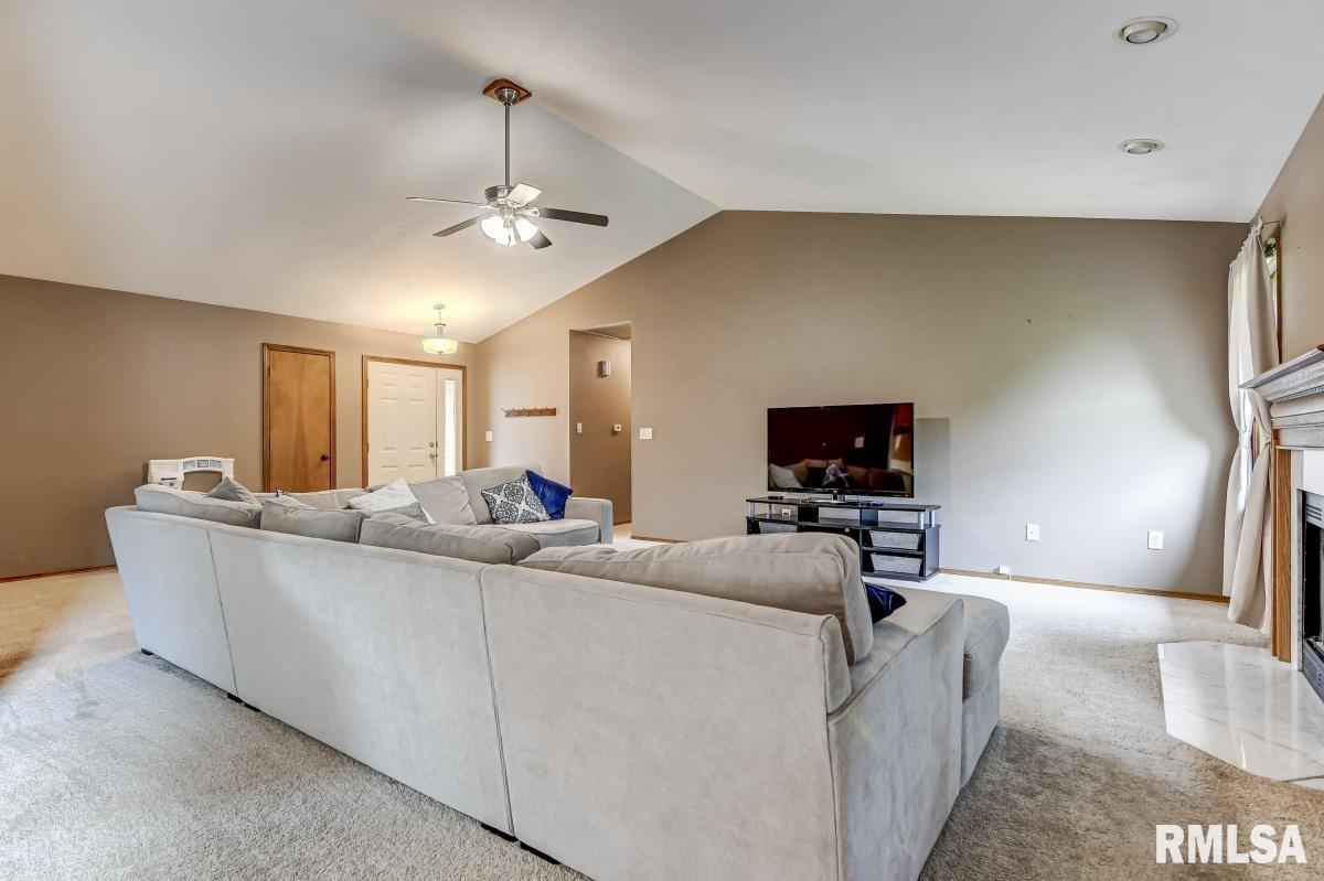 1413 Hoechester Road Springfield, IL 62712 - Photo 8 of 30