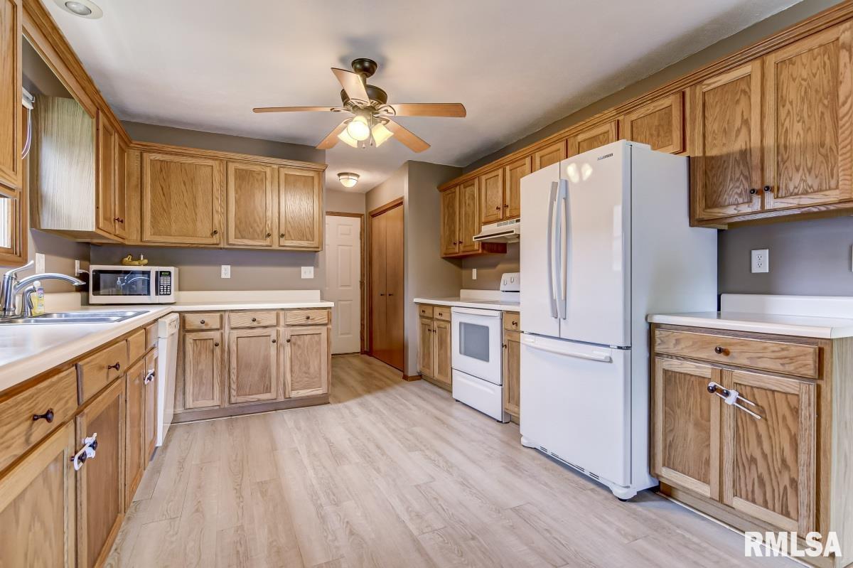 1413 Hoechester Road Springfield, IL 62712 - Photo 9 of 30